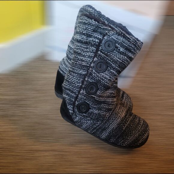 Mukluks Shoes - Muk Luks Faux Fur Lined Side Button Knit Sweater Boots Womens Sz 7 Black